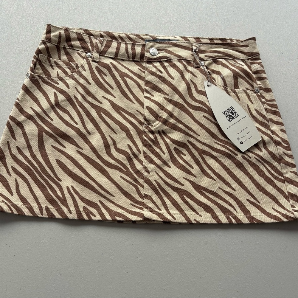Animal Print Mini Skirt in Beige and Brown - Picture 3 of 4